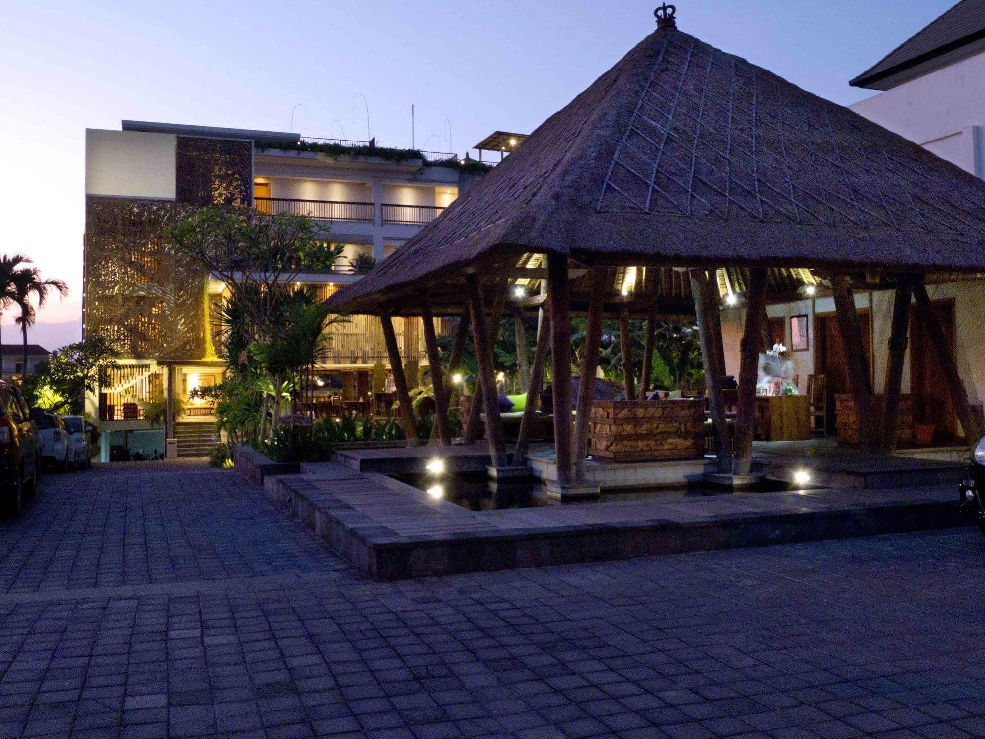 The Kirana Canggu Hotel Exterior foto